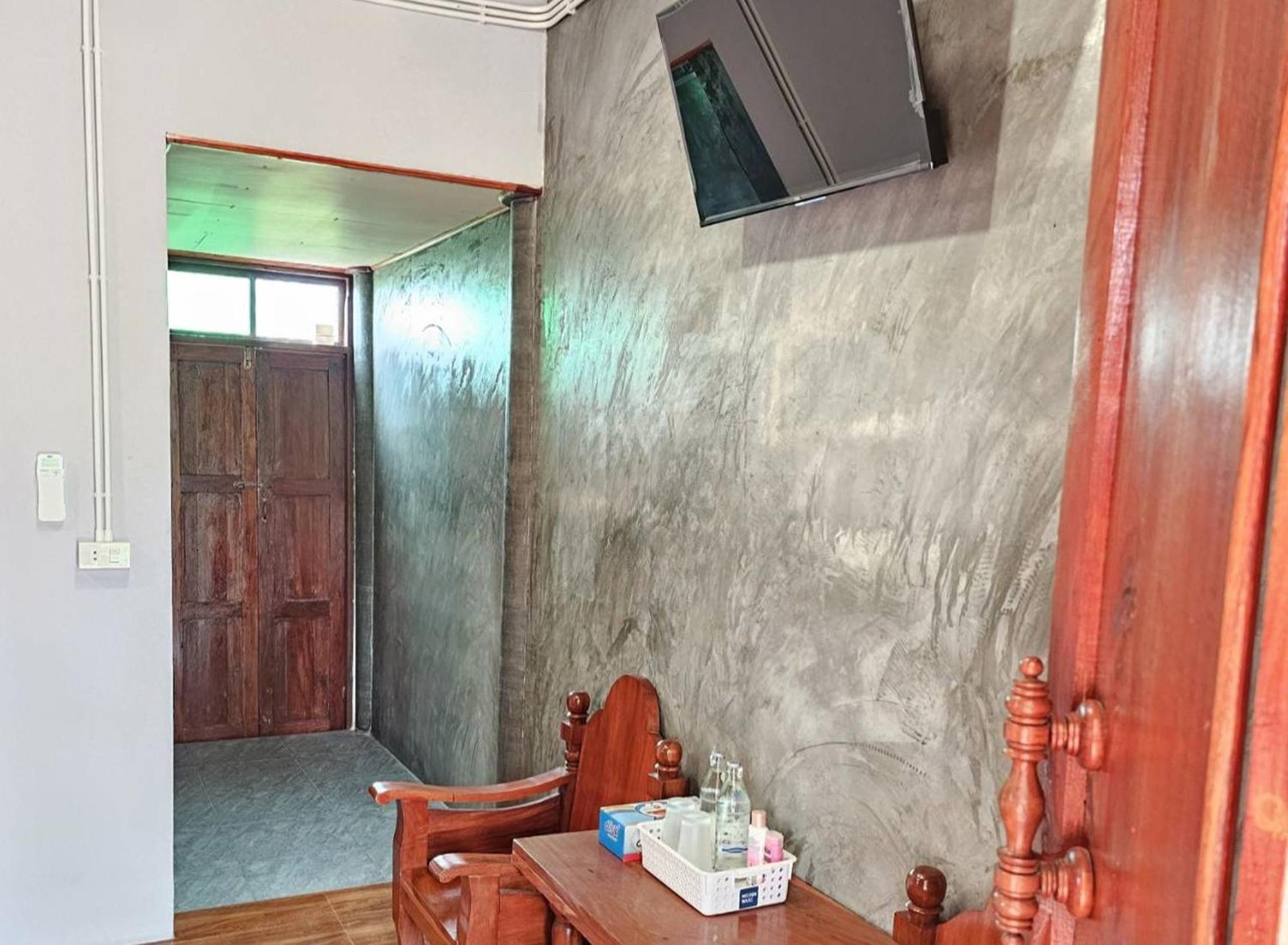 Nipatra Homestay Bangkok Exterior photo