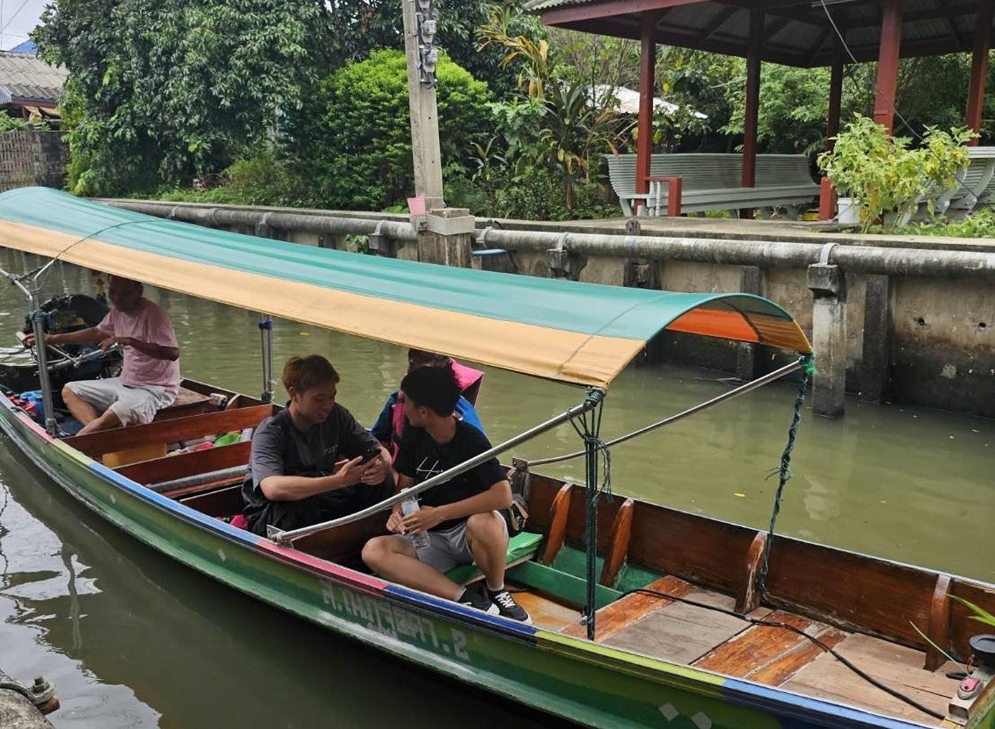 Nipatra Homestay Bangkok Exterior photo
