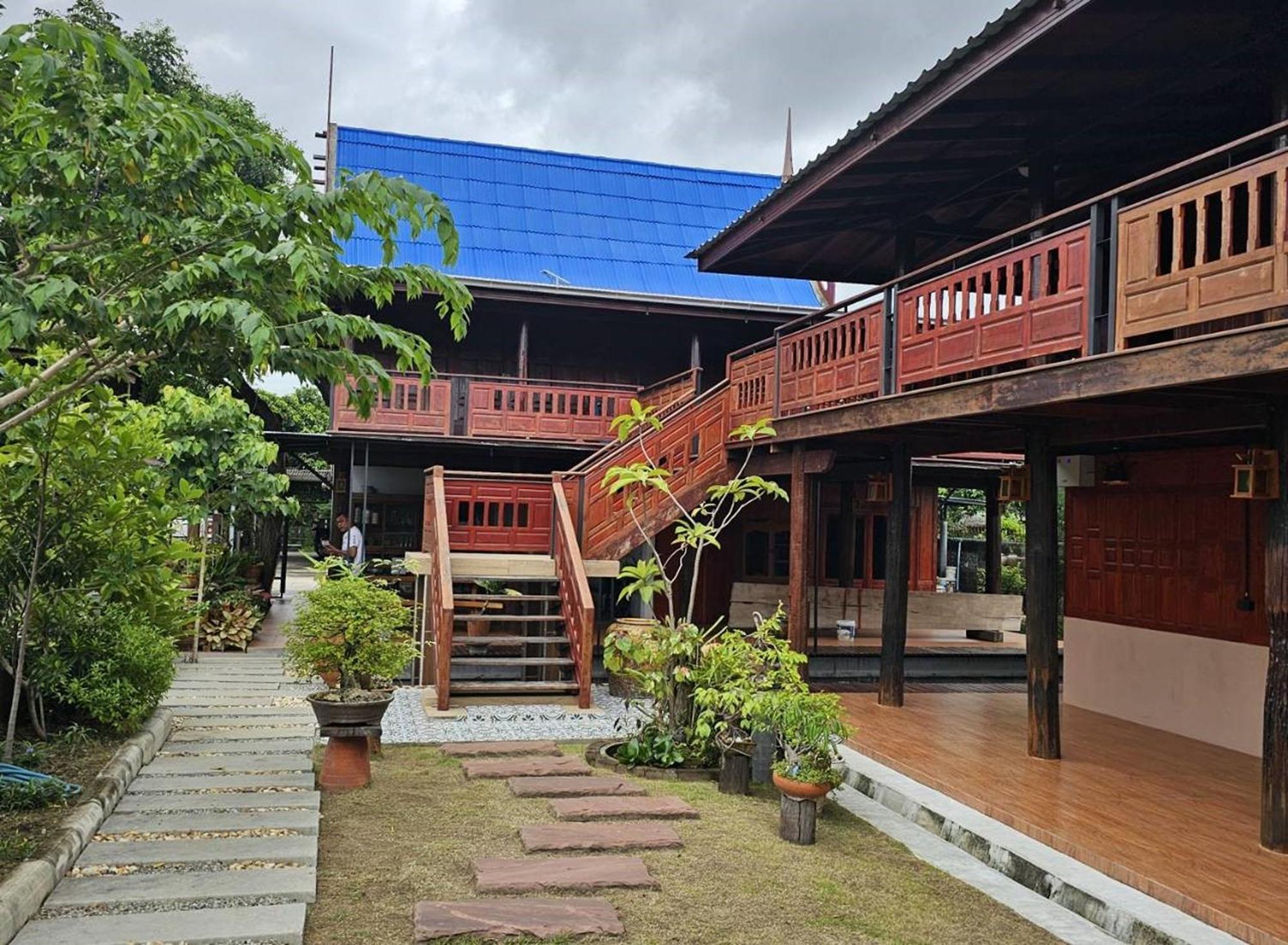 Nipatra Homestay Bangkok Exterior photo